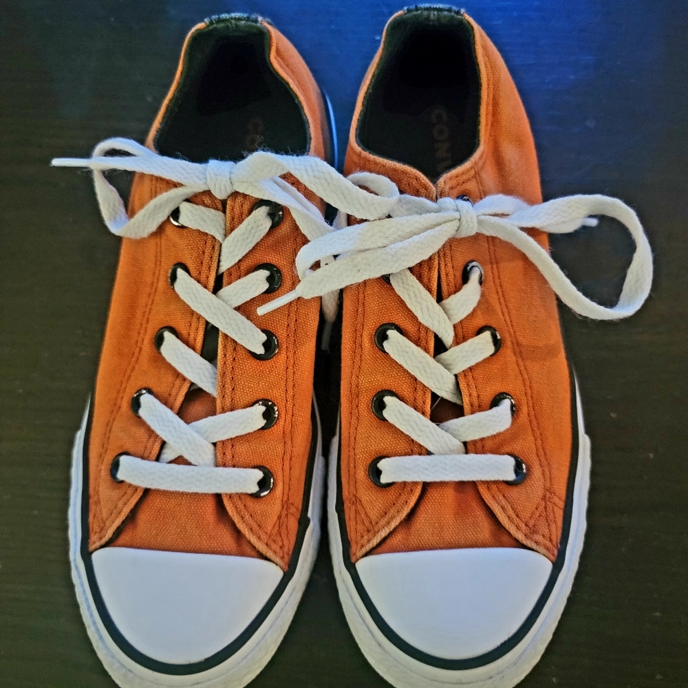 COPY - Converse All Stars Uni sex Size 2